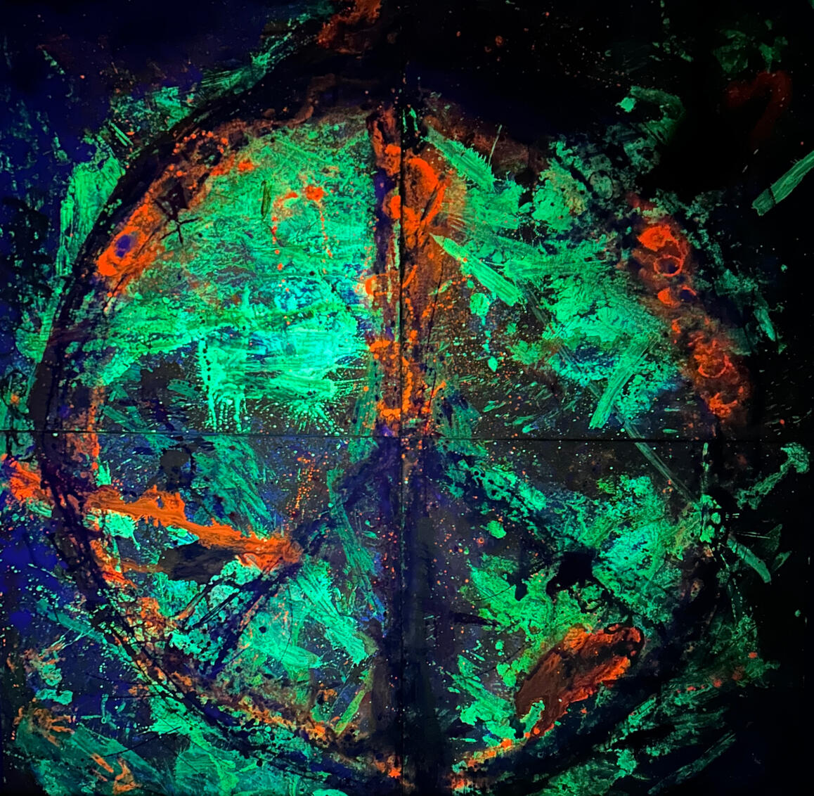 Radiance Origin – UV Schwarzlichtaufnahme von Radiance Origin mit UV‑aktiven Pigmenten: leuchtende, energetische Ebene, die die Farbdichte und Präsenz des Werks intensiviert.